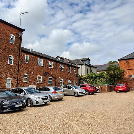 Saffron Court By Wycombe Apartments - Apt 06 High Wycombe Esterno foto