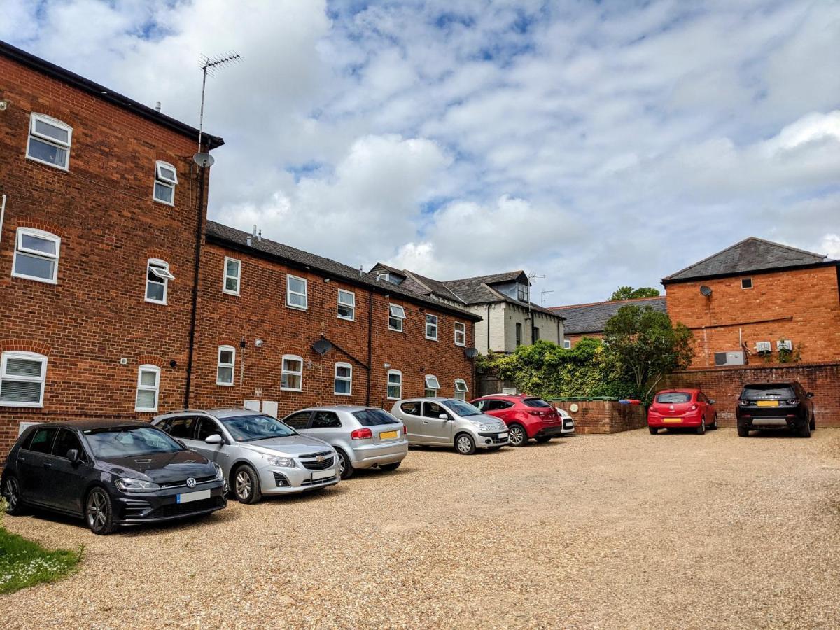 Saffron Court By Wycombe Apartments - Apt 06 High Wycombe Esterno foto